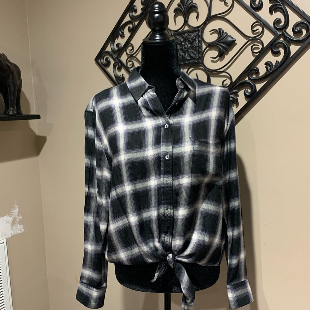 M.Fredic button down top